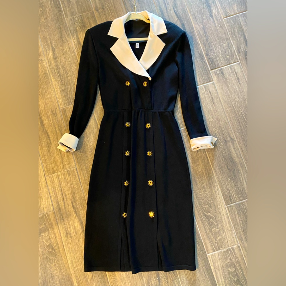 Beautiful Vintage St John Knit Dress with Removable Collar Size 8